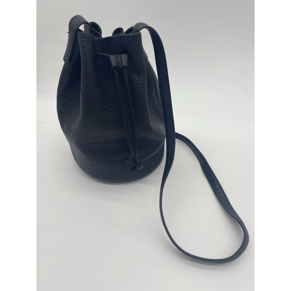 Baggu Pebbled Leather Drawstring Bucket Bag Black Crossbody 90s Minimalist